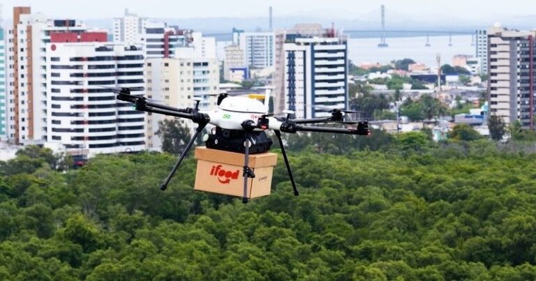 Entrega por drone supera 600 pedidos e amplia operação do iFood em Sergipe (AL) Entrega por drone supera 600 pedidos e amplia operação do iFood em Sergipe (AL)
