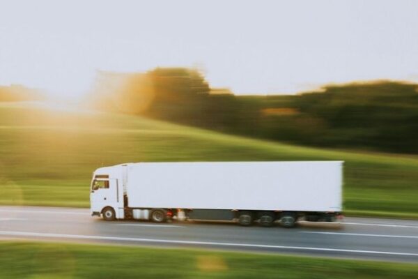 Fiscalização do frete mínimo pela ANTT mobiliza SETCEPAR e setor de transporte