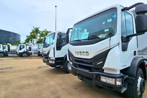 IVECO entrega 72 caminhões Tector para reforçar infraestrutura em cidades de Minas Gerais