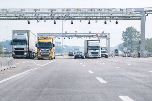 Pesquisa do Setcesp revela impactos financeiros e operacionais do pedágio eletrônico no transporte rodoviário