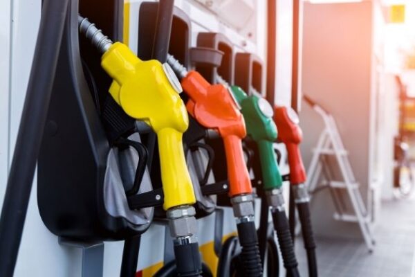 Preços de combustíveis: gasolina inicia dezembro estável e etanol sobe quase 2%, aponta Edenred Ticket Log