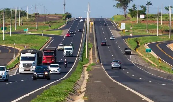 Atualização do frete mínimo da ANTT reforça regras e fiscalização no transporte rodoviário, aponta o Setcemg