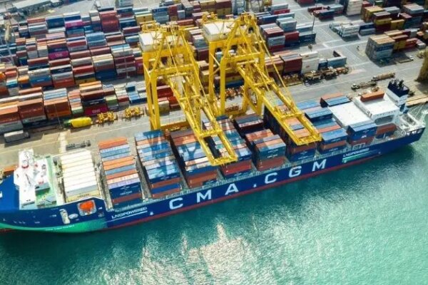 DHL e CMA CGM ampliam descarbonização do frete marítimo com uso conjunto de biocombbustíveis de 2ª geração
