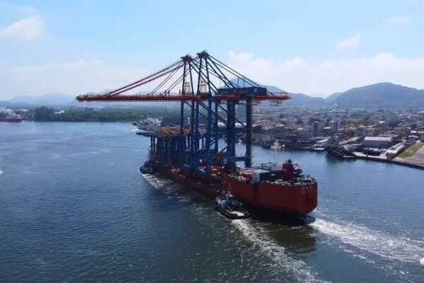 Guindastes do Tecon Santos chegam ao terminal com foco em operação remota e descarbonização