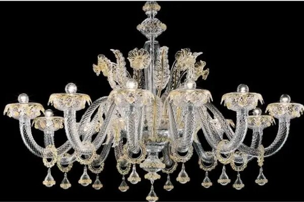 Lustre de cristal de 1 milhão de euros chega a Santa Catarina em contêiner refrigerado