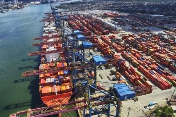 Movimentação de cargas nos portos brasileiros cresce 5% e bate recorde em 2025