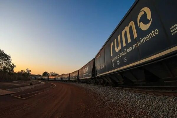 Rumo recebe financiamento do BNDES para investir em locomotivas híbridas e vagões-tanque