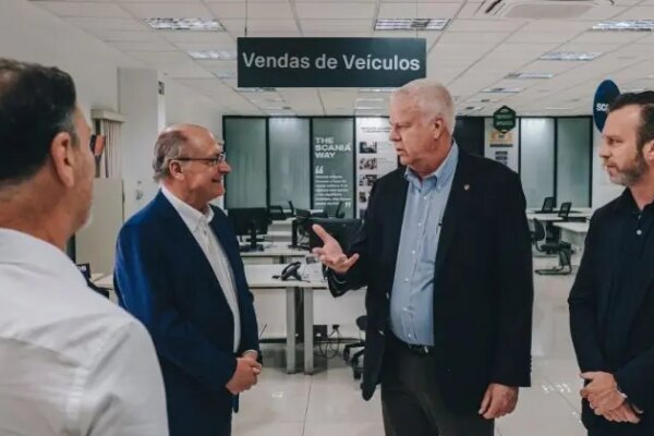 Scania recebe Alckmin para balanço do primeiro mês do programa MoveBR em concessionária de Guarulhos, SP