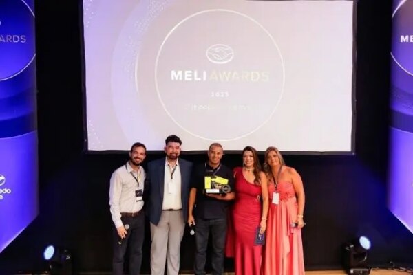 Águia Sistemas vence MELI Awards 2025 na categoria sistemas de armazenagem do Mercado Livre