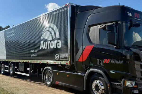 Aurora Coop lança carreta frigorífica considerada inédita no Brasil e aumenta eficiência logística