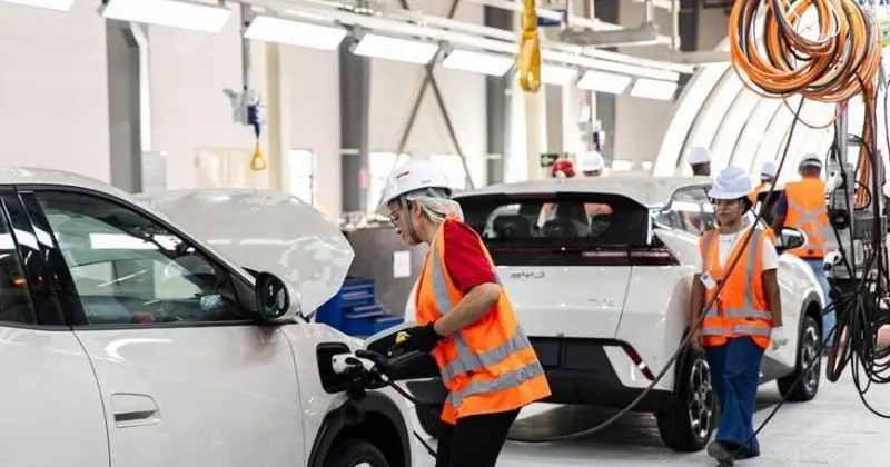 Fábrica da BYD em Camaçari, BA, passa a operar em dois turnos e amplia produção de veículos elétricos