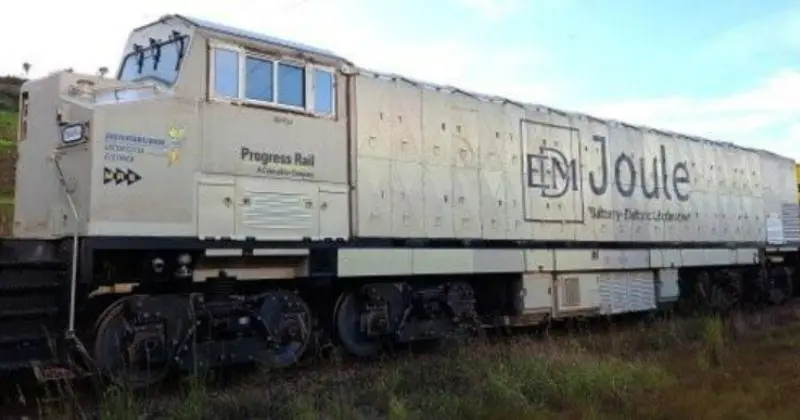 MRS Logística faz demonstração com maior locomotiva a baterias do mundo