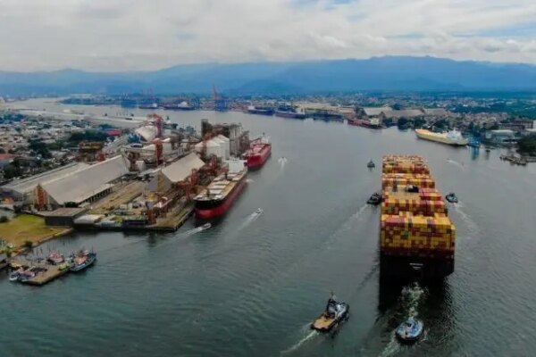 Porto de Santos segue sem impactos do conflito EUA e Irã, segundo a APS