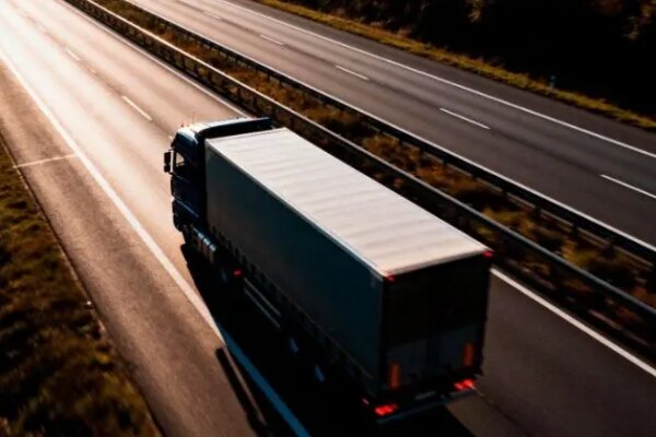 Transportadoras entram na mira da ANTT com fiscalização automática de seguros. O alerta é da Mundo Seguro