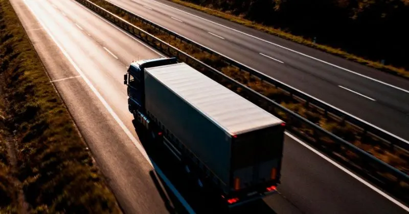 Transportadoras entram na mira da ANTT com fiscalização automática de seguros. O alerta é da Mundo Seguro