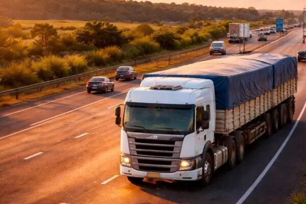 Frete rodoviário sobe 5,01% em março e acumula alta de 10% no trimestre, aponta Frete.com