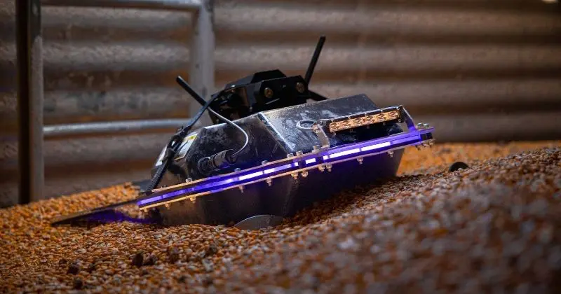 Kepler Weber e Procer anunciam robô que usa tecnologia integrada para nivelar grãos armazenados
