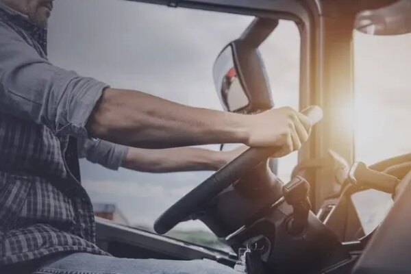 Queda nas vendas de caminhões impulsiona receita recorrente no transporte, sinaliza Platform Science