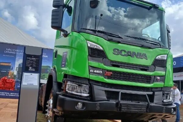 Scania apresenta na Agrishow 2026 caminhões a gás e soluções para transporte no agro