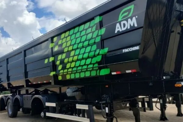 ADM moderniza operação logística em Rondonópolis (MT) e dobra produtividade com nova frota de caminhões