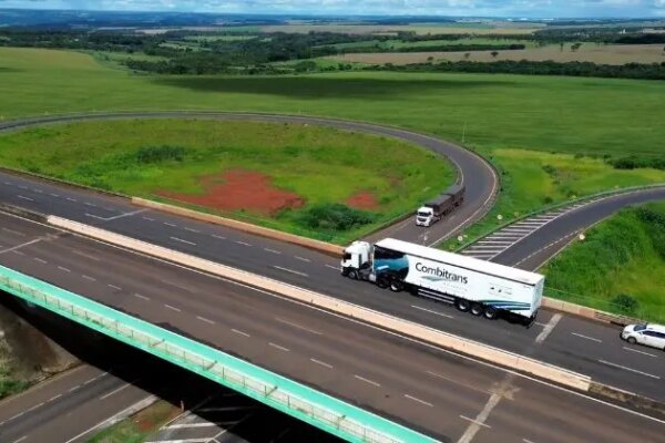 Combitrans amplia operação no modal rodoviário com 50 novos implementos e prevê expansão em 2026