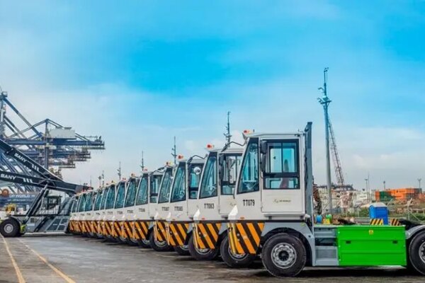 DP World recebe novos equipamentos elétricos e amplia operação no Porto de Santos