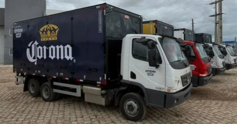 Dibesa amplia frota de transporte de bebidas com 12 carrocerias da Implementos São Paulo