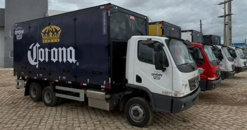 Dibesa amplia frota de transporte de bebidas com 12 carrocerias da Implementos São Paulo