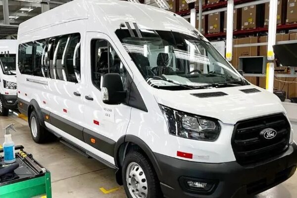 Ford atinge produção de 20 mil unidades da van comercial Transit na América do Sul