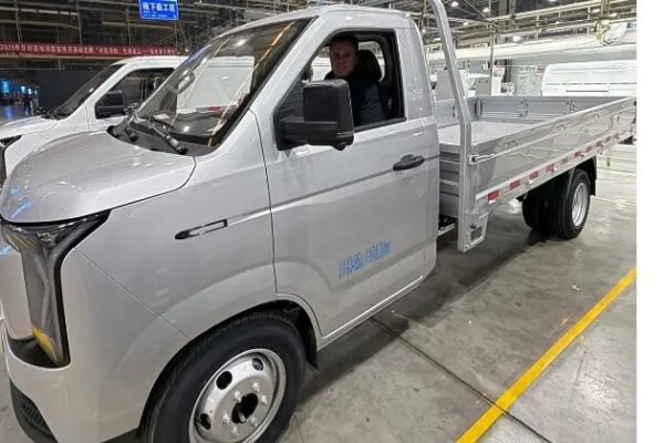 Hitech Electric lança vans elétricas Karry no Brasil após parceria com a Chery Commercial Vehicles