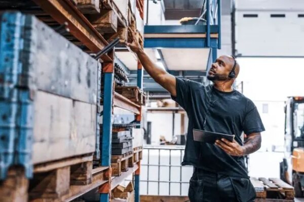 Inteligência artificial ganha espaço e impulsiona produtividade nas operações logísticas, aponta Infor