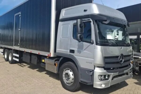 Monfredini Transportes amplia frota com 51 caminhões Atego 2433 e mais 10 Actros 2045 com MirrorCam