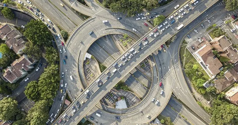 SWOT Global alerta que concessões rodoviárias no Brasil podem ampliar riscos de desequilíbrio contratual
