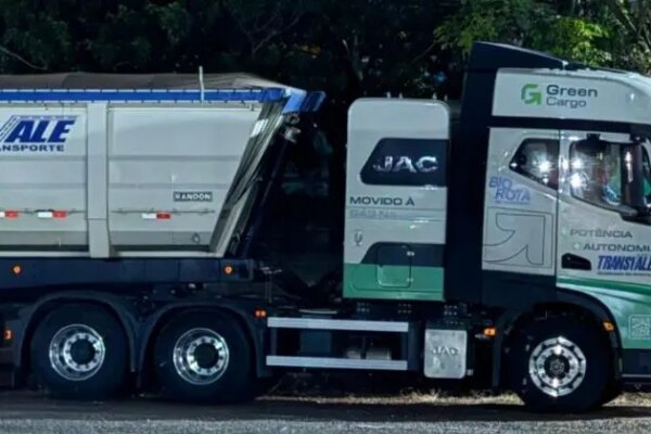 Em parceria com a Transvale, Green Cargo avança em testes com caminhões a gás em rotas para o Porto de Santos