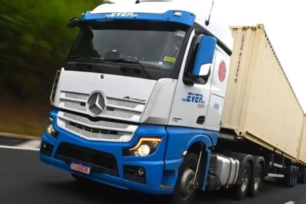 Ever Express adquire 11 caminhões Actros da Mercedes-Benz para transporte e logística ao comércio exterior