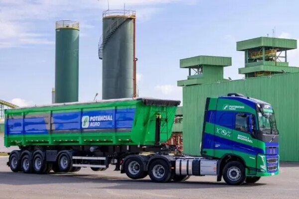 Grupo Potencial adquire 31 caminhões Volvo FH B100 Flex para rodar com biodiesel puro