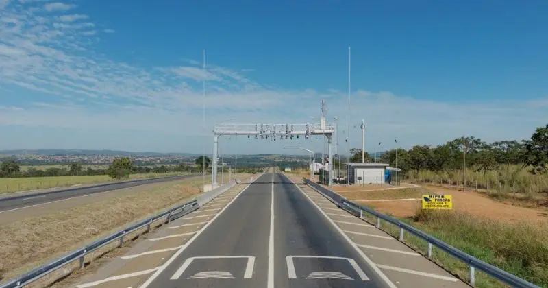Infraestrutura rodoviária avança com duplicação da SP-333, nova fase da Rota Verde Goiás e expansão do free flow nas rodovias brasileiras