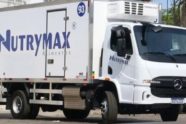 Renovação de frota leva Nutrymax Alimentos a adquirir 114 caminhões Mercedes-Benz