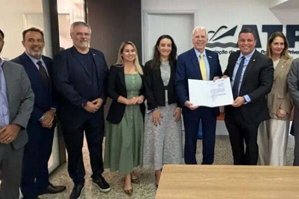 ATP e ABANI firmam acordo para garantir acesso hidroviário a portos e aprimorar concessões no Brasil