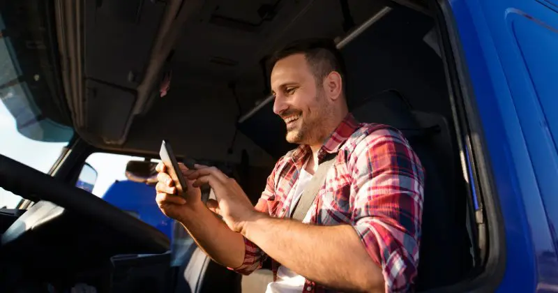 Parada Top integra jornada de caminhoneiros e acelera a digitalização do transporte rodoviário